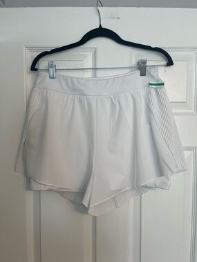 NWT 90 Degree White Women's Athletic Skort Shorts with Pleated Side Panels